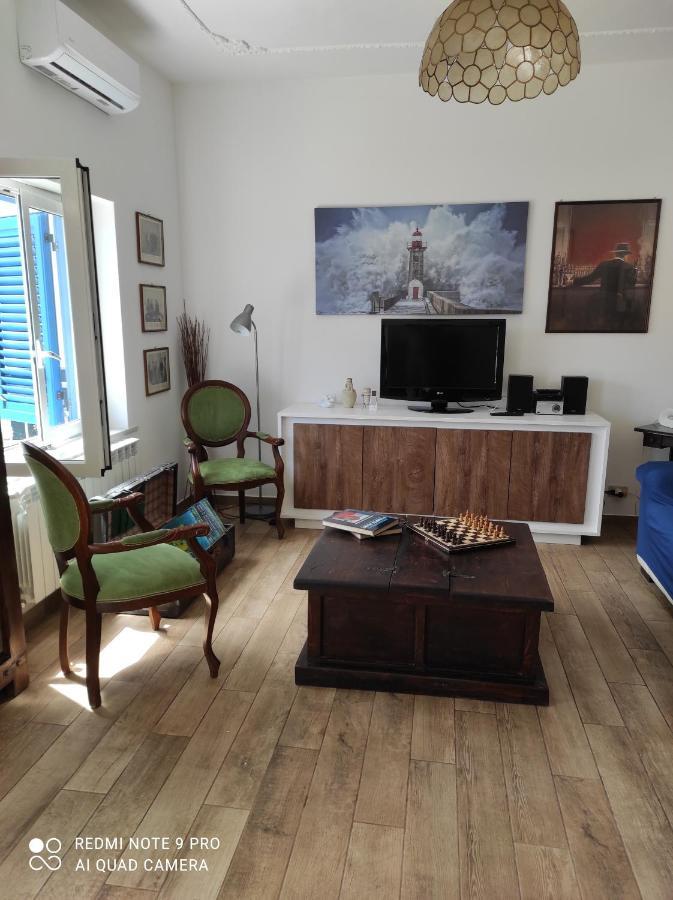La Casa Di Giulio - Holiday Home Изола-делле-Феммине Экстерьер фото