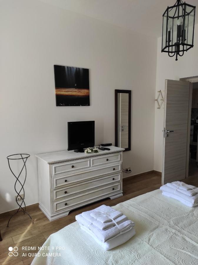 La Casa Di Giulio - Holiday Home Изола-делле-Феммине Экстерьер фото