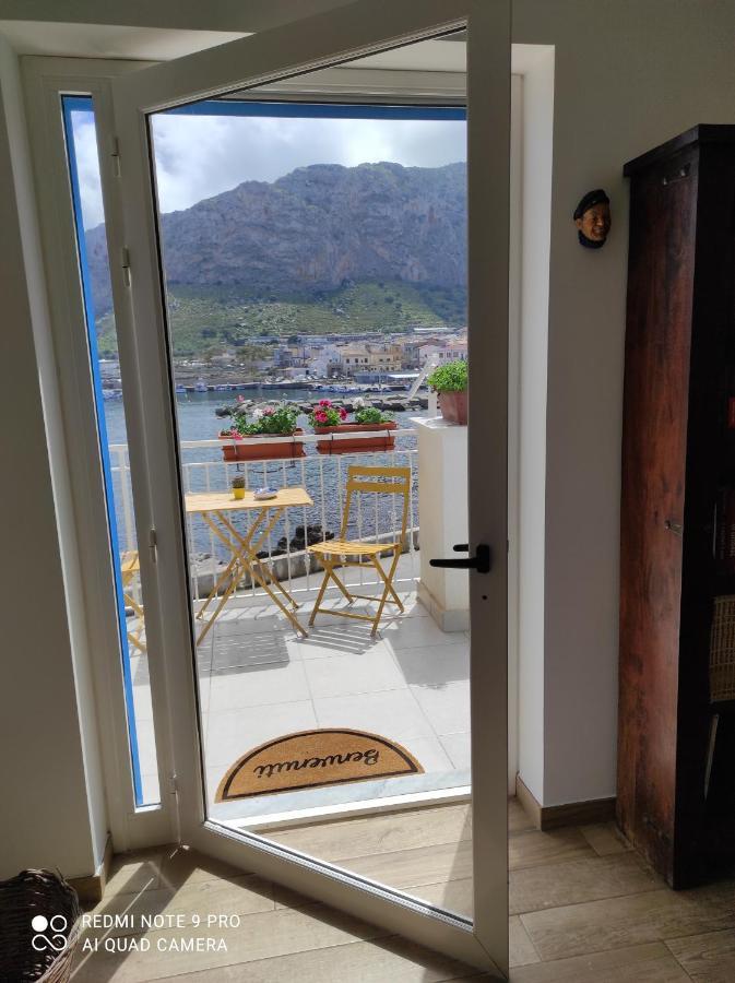 La Casa Di Giulio - Holiday Home Изола-делле-Феммине Экстерьер фото